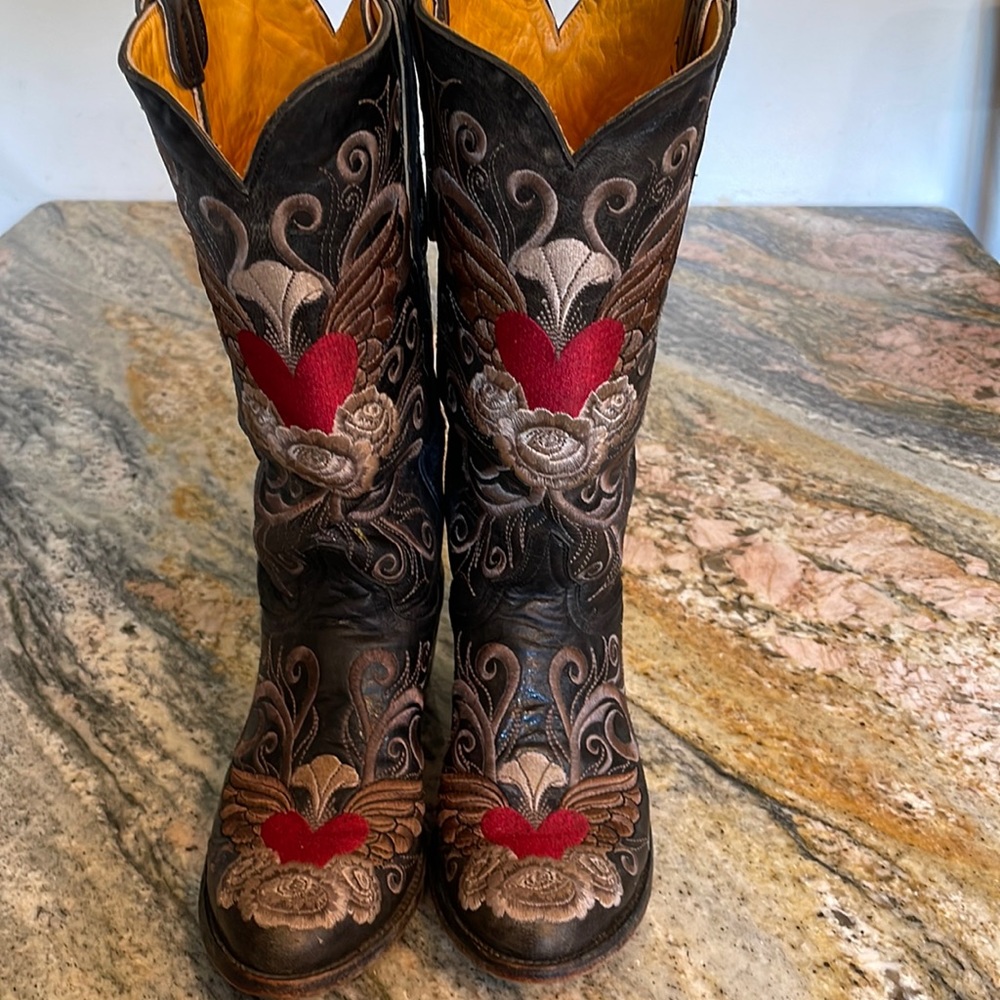Old Gringo hearts floral heavy stitch boots